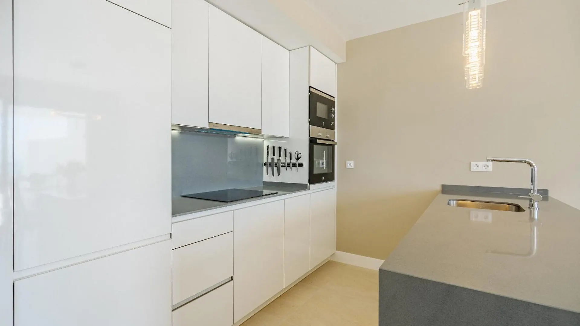 31 Pure South Penthouse Sea Views Manilva Apartment